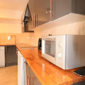 Apartment 3 Bedroom Centre In Lauriston Place, Edinburgh